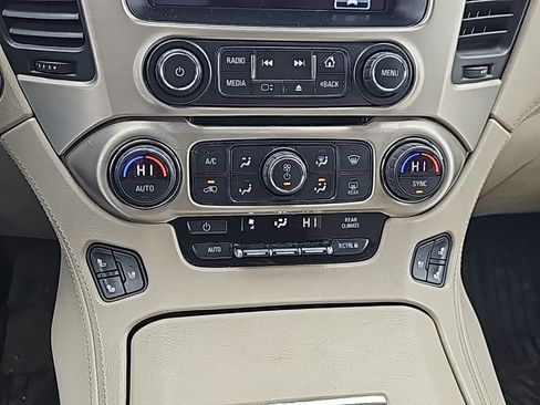 Used 2020 GMC Yukon XL Denali w/ Denali Premium Package image 6