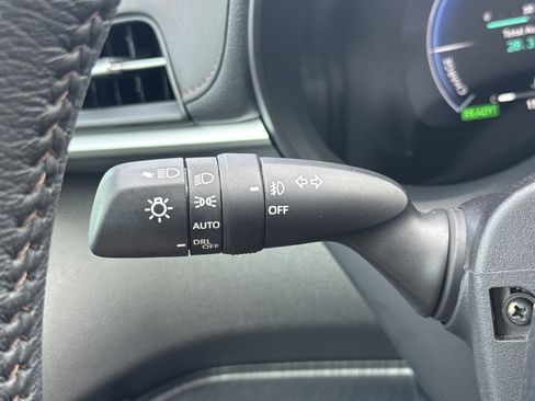 Used 2025 Toyota Sienna Limited image 23