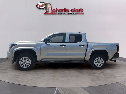 Used 2025 Toyota Tacoma SR AWD/4WD image 2
