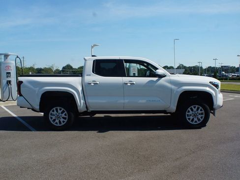 Used 2025 Toyota Tacoma SR5 AWD/4WD image 22