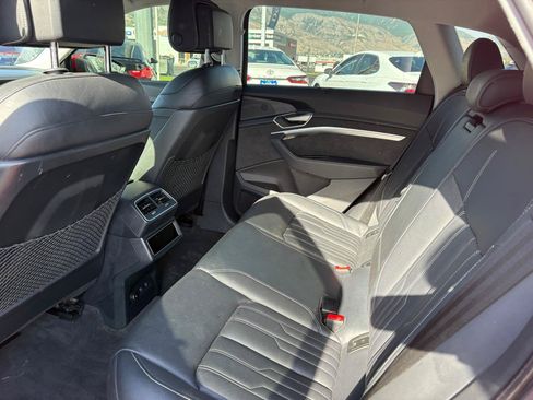 Used 2021 Audi e-tron Prestige w/ Prestige Package AWD/4WD image 9