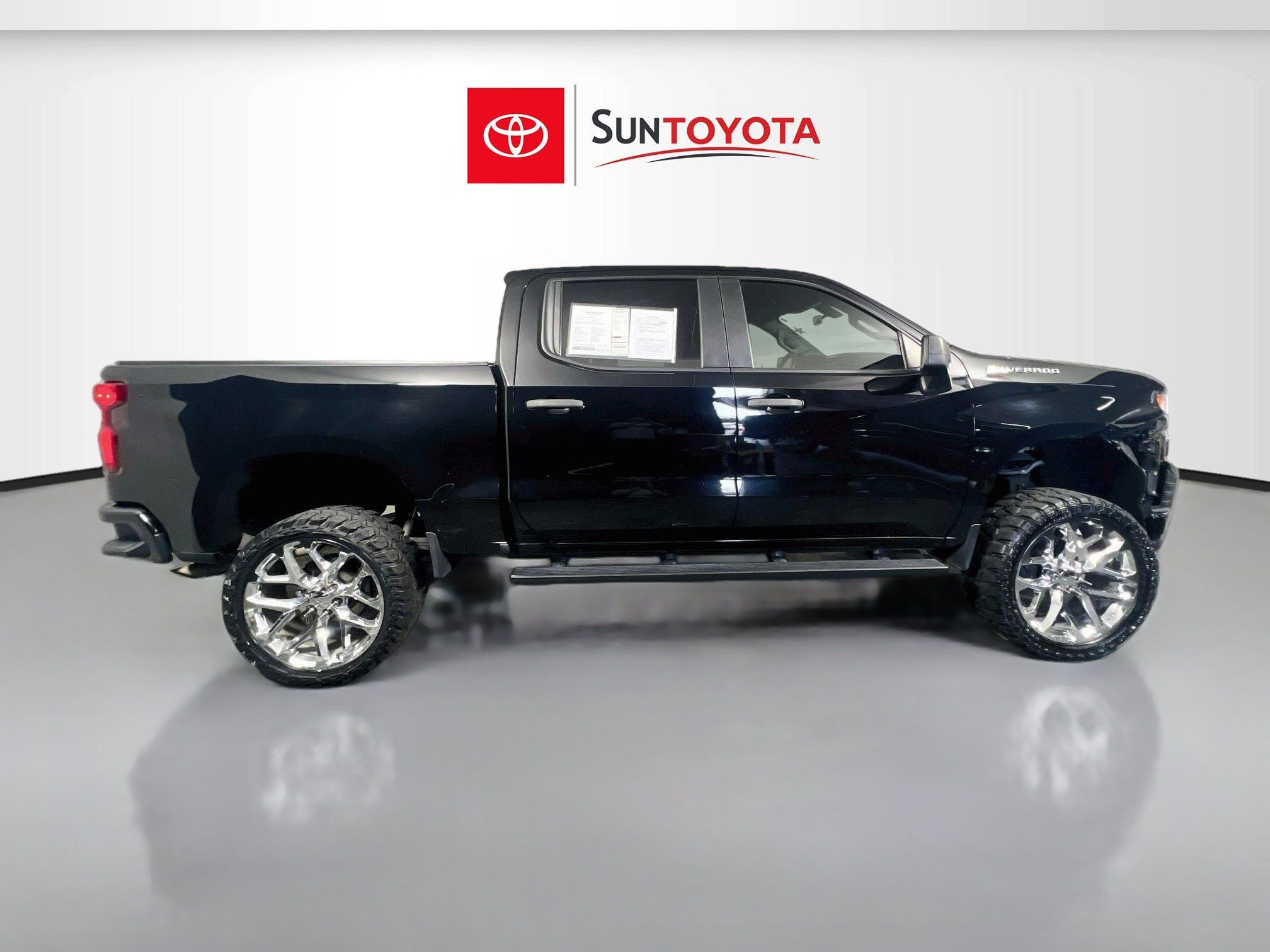 Used 2021 Chevrolet Silverado 1500 Custom RWD image 2