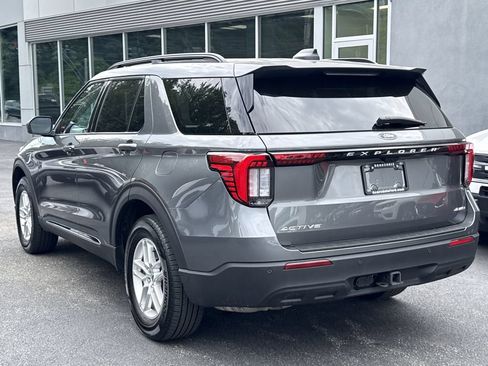 Used 2025 Ford Explorer Active AWD/4WD image 5