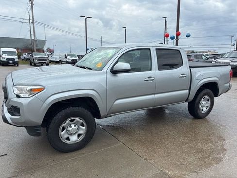Used 2022 Toyota Tacoma SR image 3