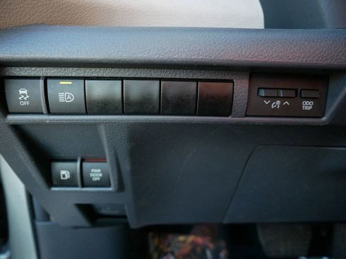 Used 2024 Toyota Sienna XLE image 22