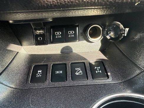 Used 2017 Toyota Highlander SE AWD/4WD image 28