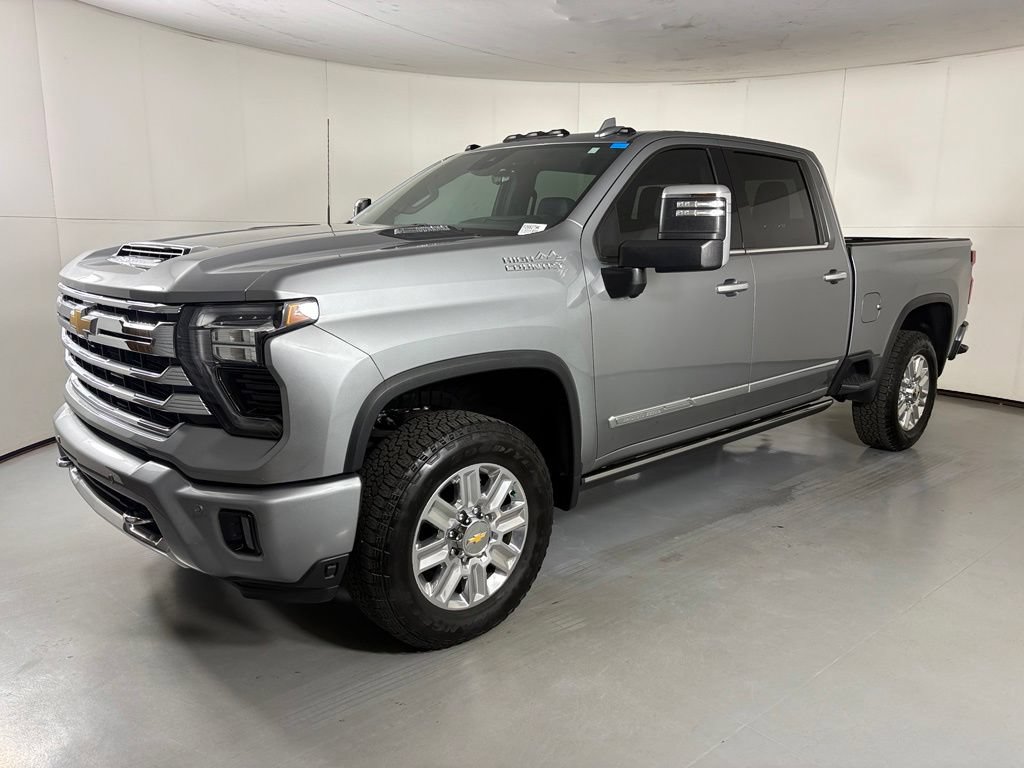 Used 2025 Chevrolet Silverado 2500 High Country w/ Technology Package AWD/4WD image 5