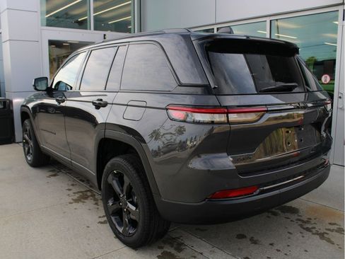 New 2025 Jeep Grand Cherokee Limited w/ Black Appearance Package image 7