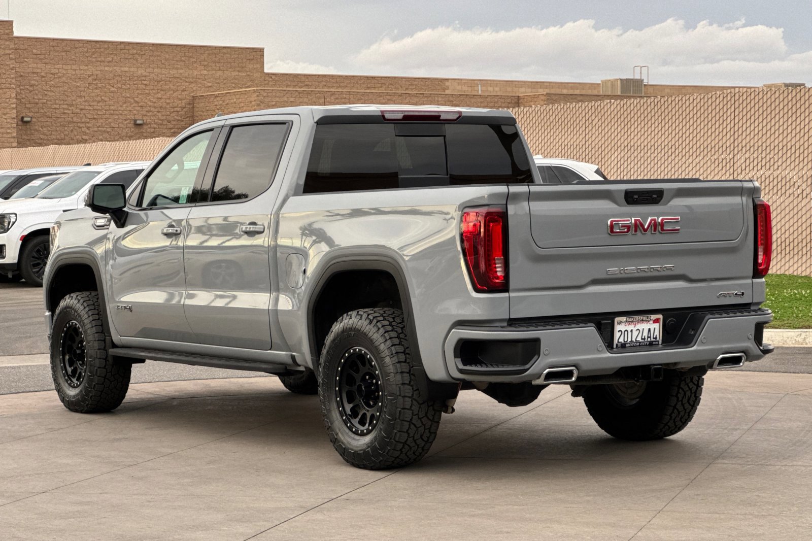 Used 2024 GMC Sierra 1500 AT4 w/ AT4 Premium Package AWD/4WD image 6