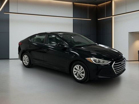 Used 2017 Hyundai Elantra SE w/ Cargo Package FWD image 8
