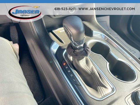 Used 2022 Chevrolet Traverse Premier FWD image 15