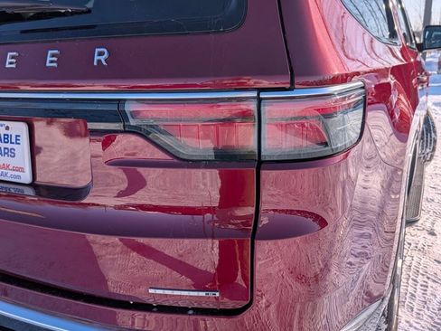 Used 2022 Jeep Wagoneer Series II AWD/4WD image 12