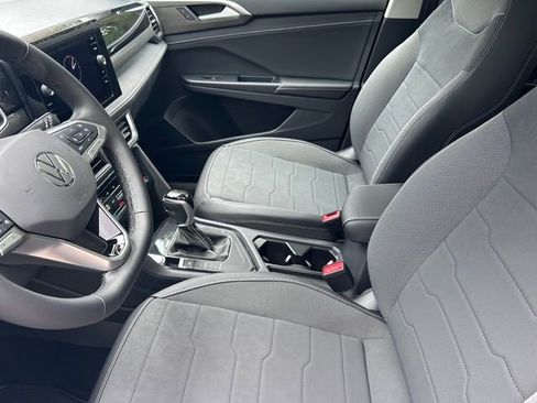 New 2026 Volkswagen Taos SE FWD image 9