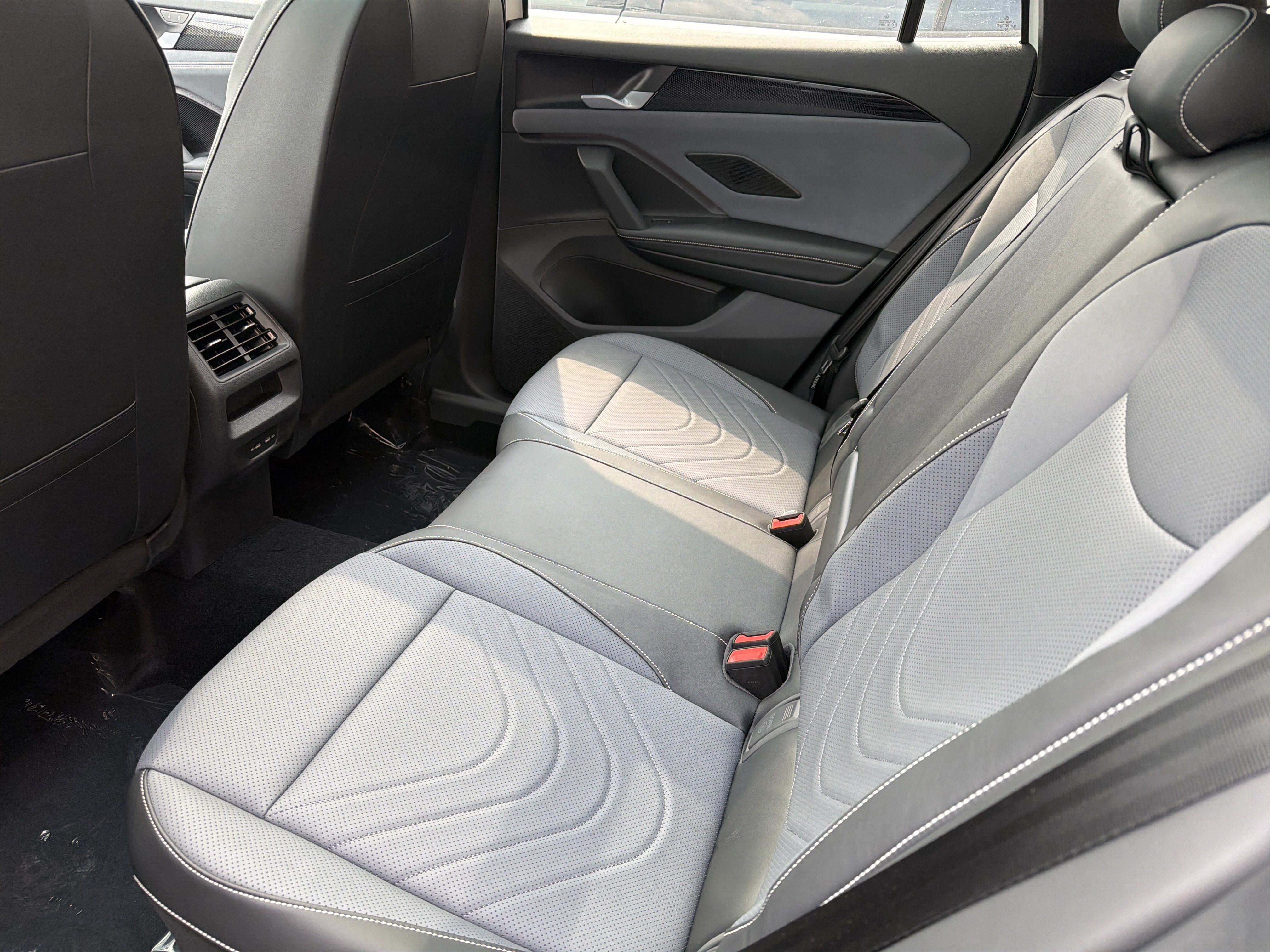 New 2026 Volkswagen Tiguan SE R-Line AWD/4WD image 20