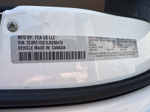 Used 2020 Chrysler Pacifica Limited w/ Tire & Wheel Group FWD image 20