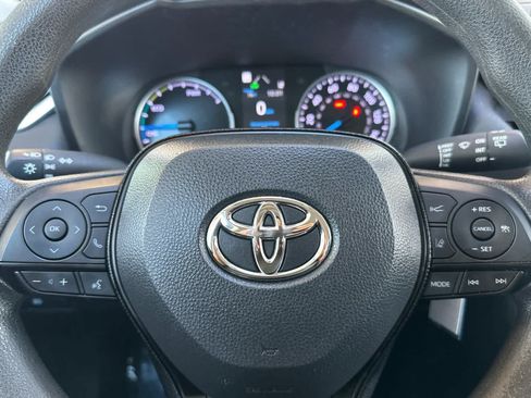 Used 2019 Toyota RAV4 LE AWD/4WD image 24