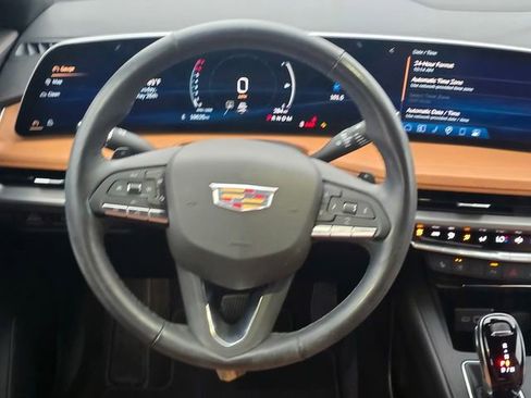 Used 2024 Cadillac XT4 Premium Luxury w/ Active Safety Package FWD image 17
