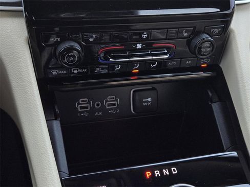 Used 2024 Jeep Grand Cherokee Limited image 27