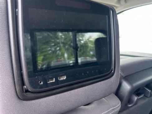 Used 2024 Nissan Titan SV RWD image 15