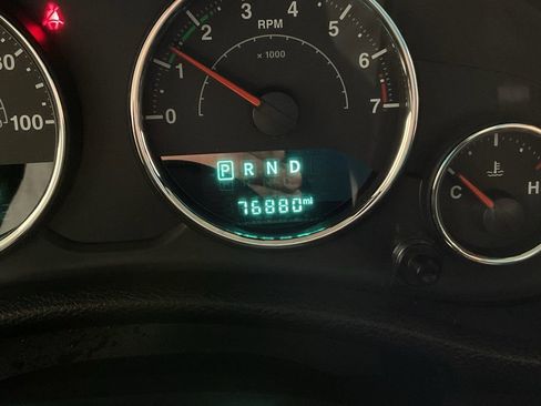 Used 2018 Jeep Wrangler Sahara image 32