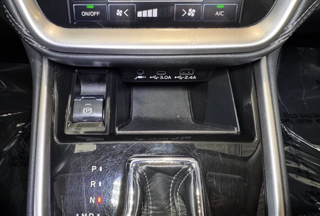 Used 2024 Subaru Outback Premium AWD/4WD image 32