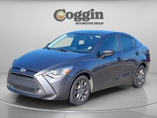 Used 2019 Toyota Yaris XLE video 2
