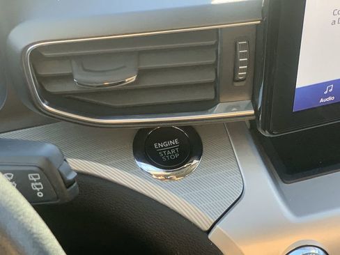 Used 2022 Ford Explorer XLT w/ Equipment Group 202A image 21