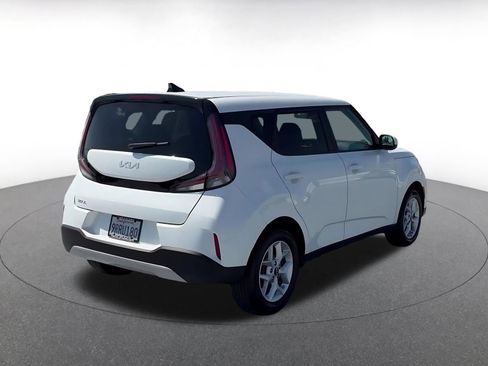 Used 2025 Kia Soul LX w/ LX Technology Package FWD image 14