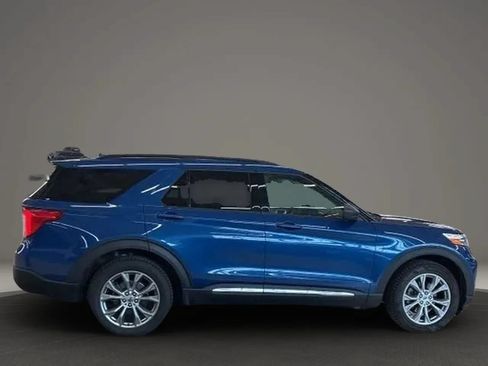 Used 2020 Ford Explorer XLT w/ Equipment Group 202A AWD/4WD image 4