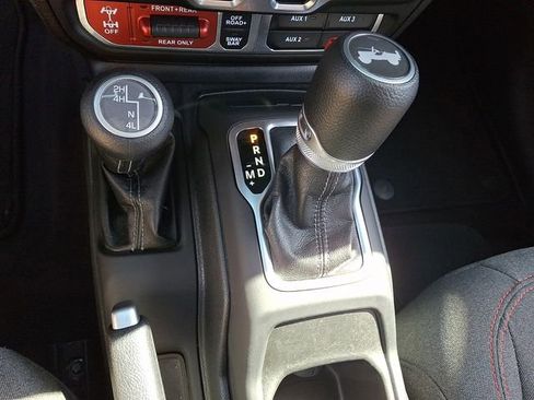 Used 2025 Jeep Wrangler Unlimited Rubicon image 15