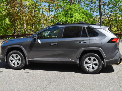 Used 2021 Toyota RAV4 LE AWD/4WD image 4