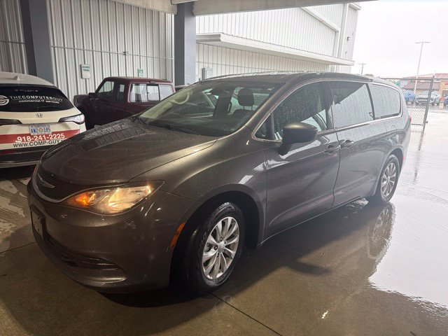 Used 2017 Chrysler Pacifica Touring w/ Tire & Wheel Group FWD image 1