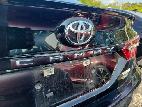Used 2023 Toyota Camry SE FWD image 11