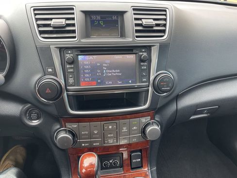 Used 2013 Toyota Highlander Limited FWD image 18