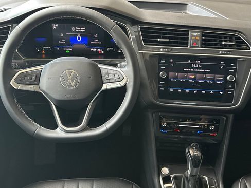 Used 2023 Volkswagen Tiguan SE w/ Panoramic Sunroof Package FWD image 14