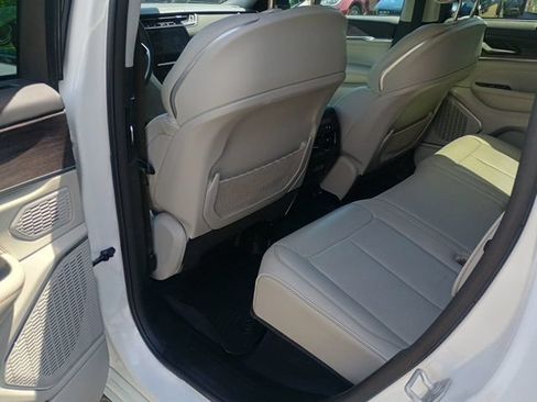 Used 2023 Jeep Grand Cherokee Overland w/ Luxury Tech Group IV AWD/4WD image 20