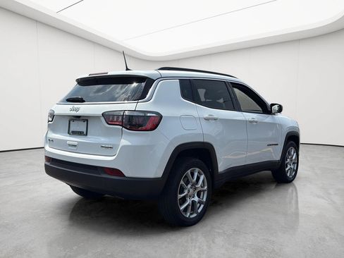 Used 2023 Jeep Compass Latitude AWD/4WD image 8