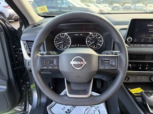 Used 2025 Nissan Rogue S AWD/4WD image 21