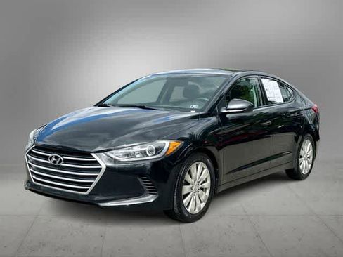 Used 2017 Hyundai Elantra SE image 1