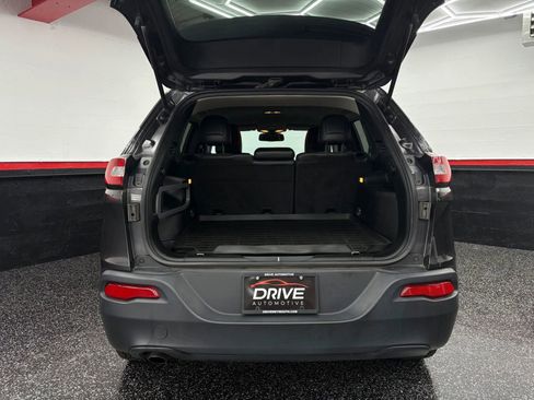 Used 2018 Jeep Cherokee Latitude Plus w/ Cold Weather Group image 6