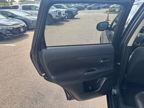 Used 2016 Mitsubishi Outlander SE AWD/4WD image 36
