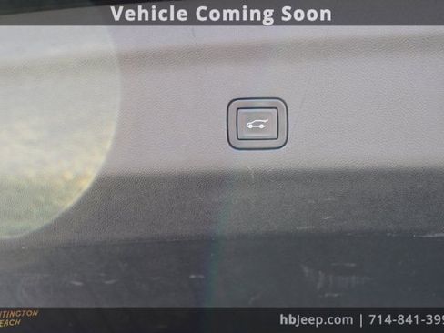 Used 2024 Chevrolet Suburban Premier image 37