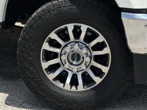 Used 2022 Ford F250 Lariat w/ Lariat Value Package AWD/4WD image 31