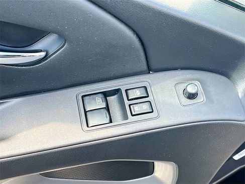 Used 2024 Nissan Frontier SV image 17