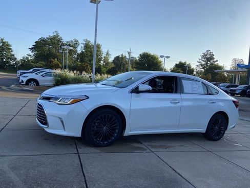 Used 2018 Toyota Avalon Touring w/ All Weather Liner Package FWD image 6