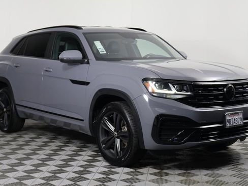 Used 2021 Volkswagen Atlas Cross Sport SE w/ V6 Towing Package image 3