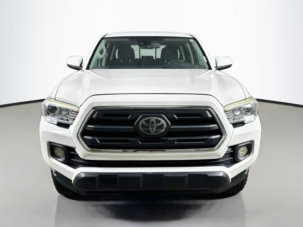 Used 2019 Toyota Tacoma SR5 RWD image 2