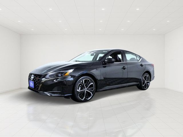 Used 2025 Nissan Altima 2.5 SR AWD/4WD image 2