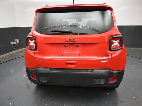 Used 2022 Jeep Renegade Latitude w/ Sun/Sound Group AWD/4WD image 9