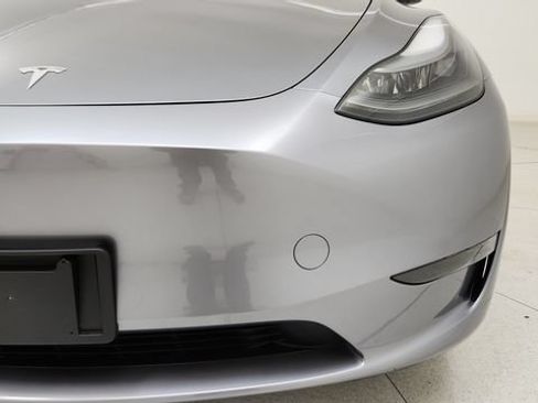 Used 2025 Tesla Model Y Long Range RWD image 25